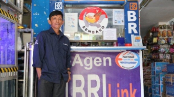 Jumardin Warga Makassar Beli Mobil dan Punya Usaha Kos-kosan dari Keuntungan sebagai Agen BRILink